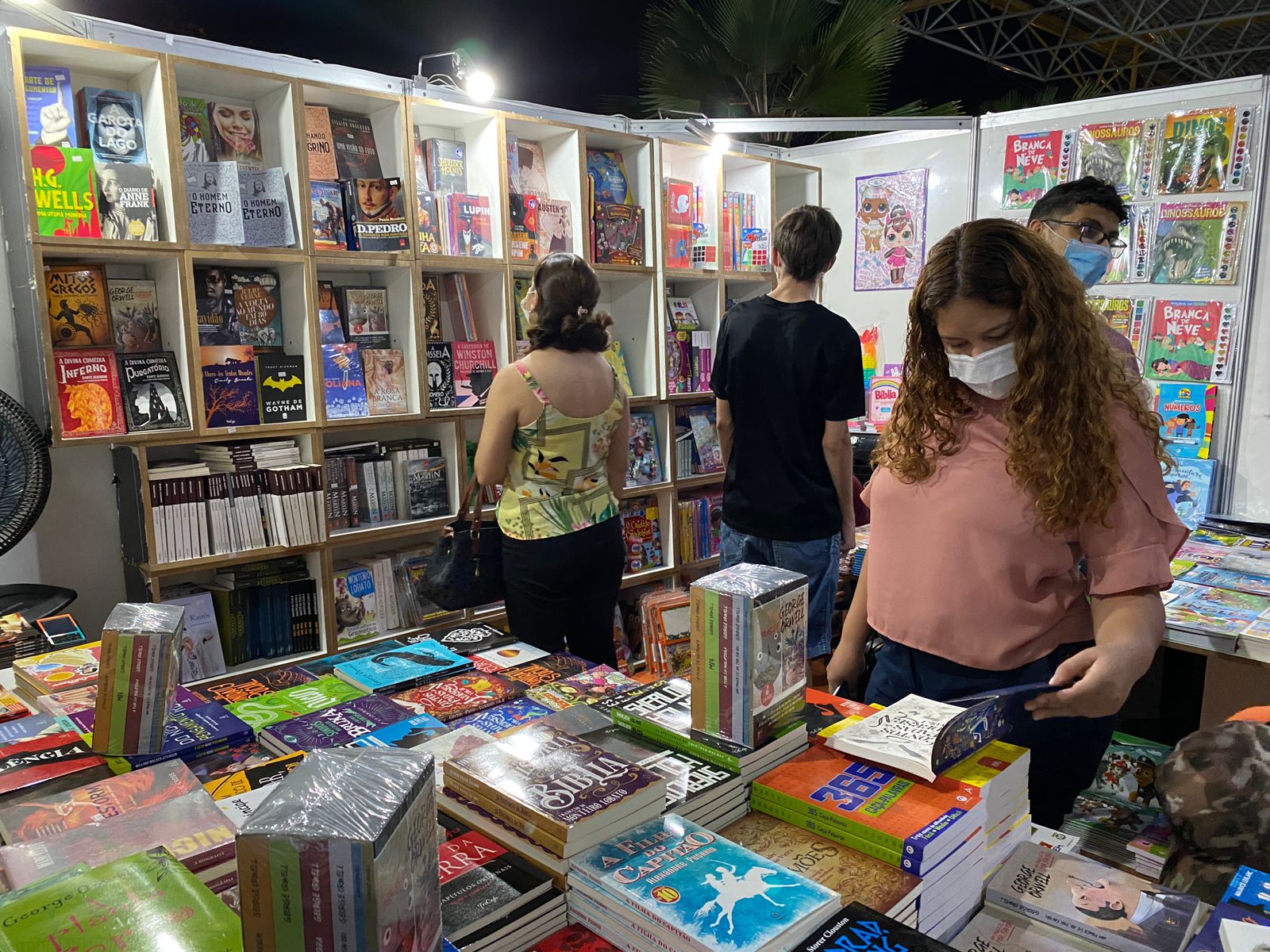 Clube do Livro promove encontro em Teresina para escritores de redes  sociais, Piauí